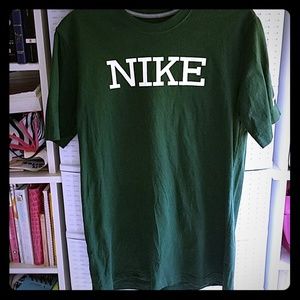 Nike Regular Fit T-shirt Size Medium